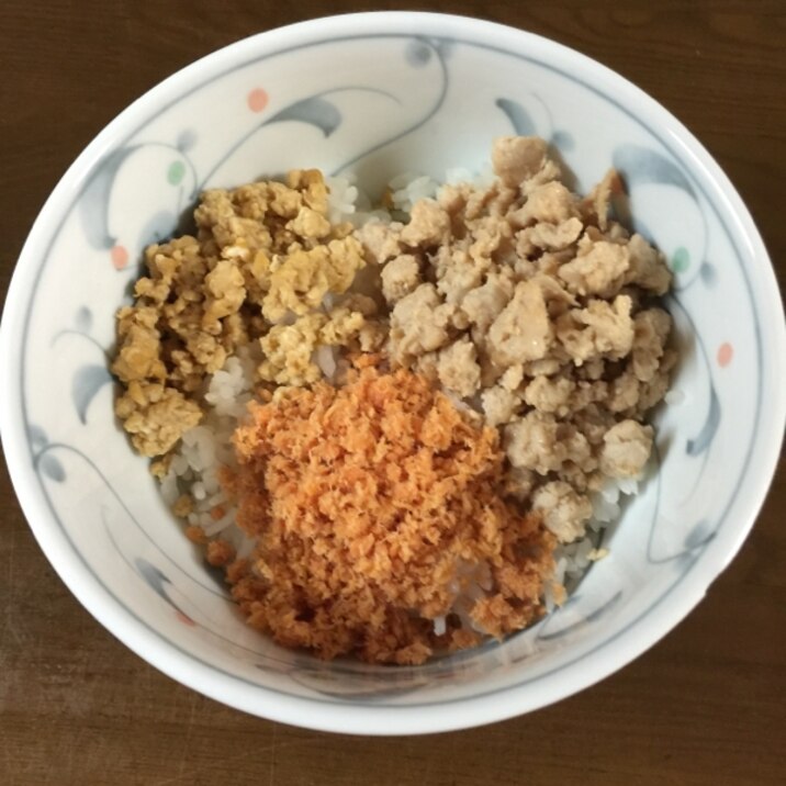 そぼろの3色丼